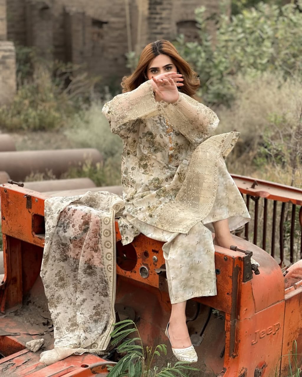 Qalamkar Replica – Ethereal Lawn Cotton Elegance with Organza Charm