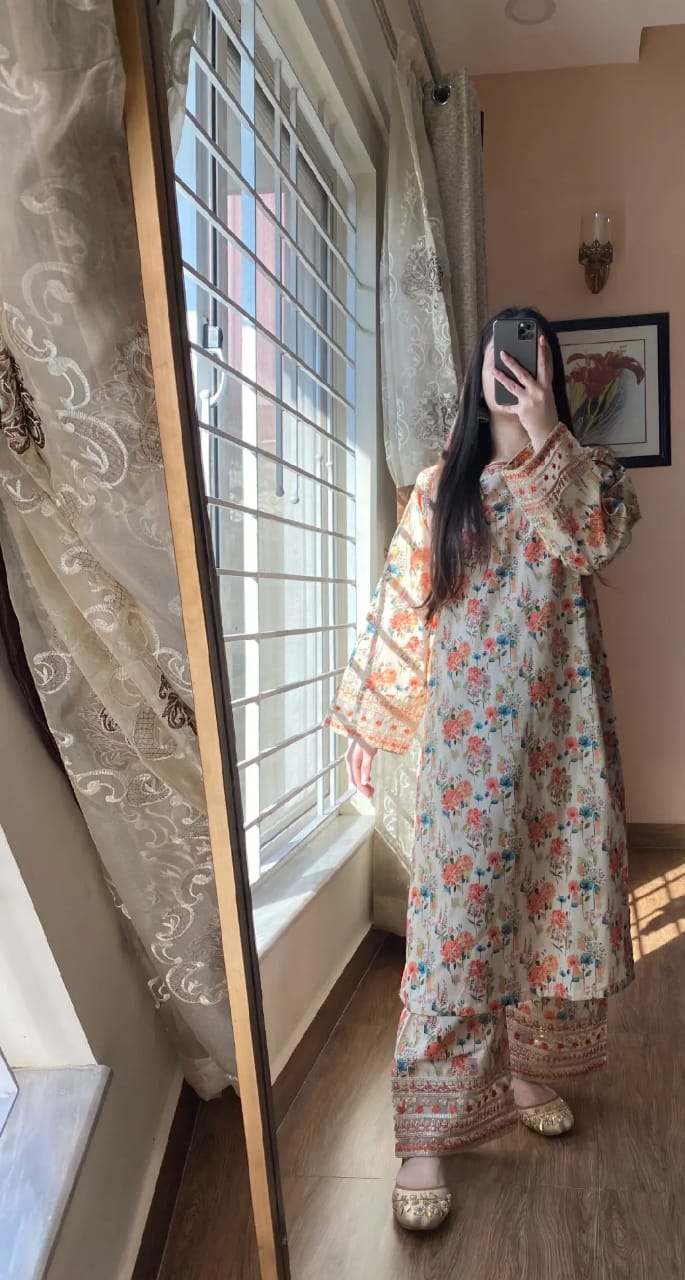 Beige Elegance – 2-Piece Stitched Lawn & Organza Suit  📝 