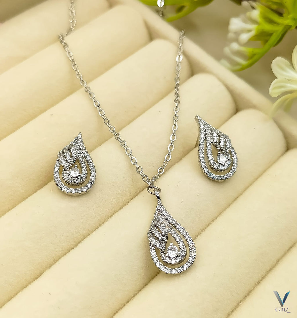 Fancy China Gold Plated Zarqoon Locket Set
