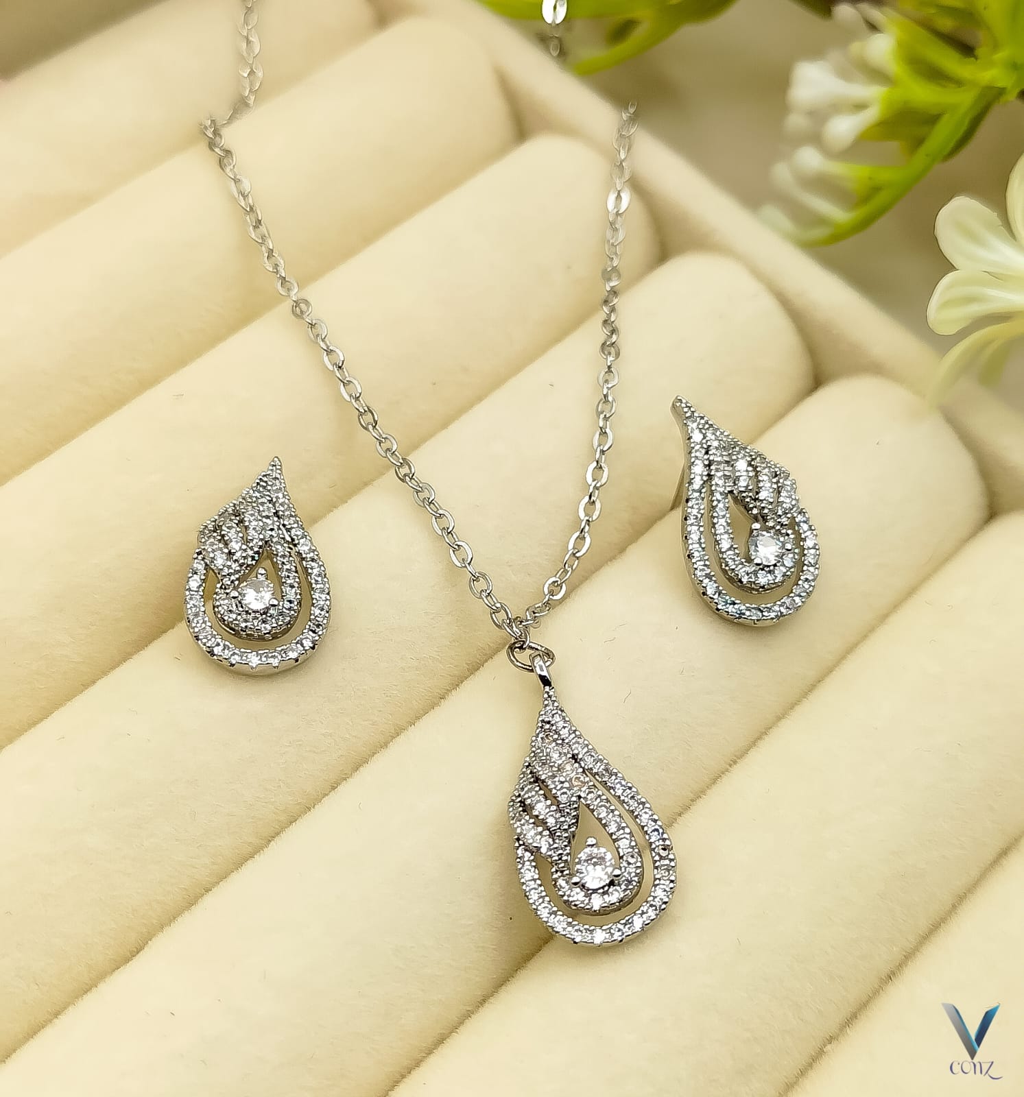 Fancy China Gold Plated Zarqoon Locket Set