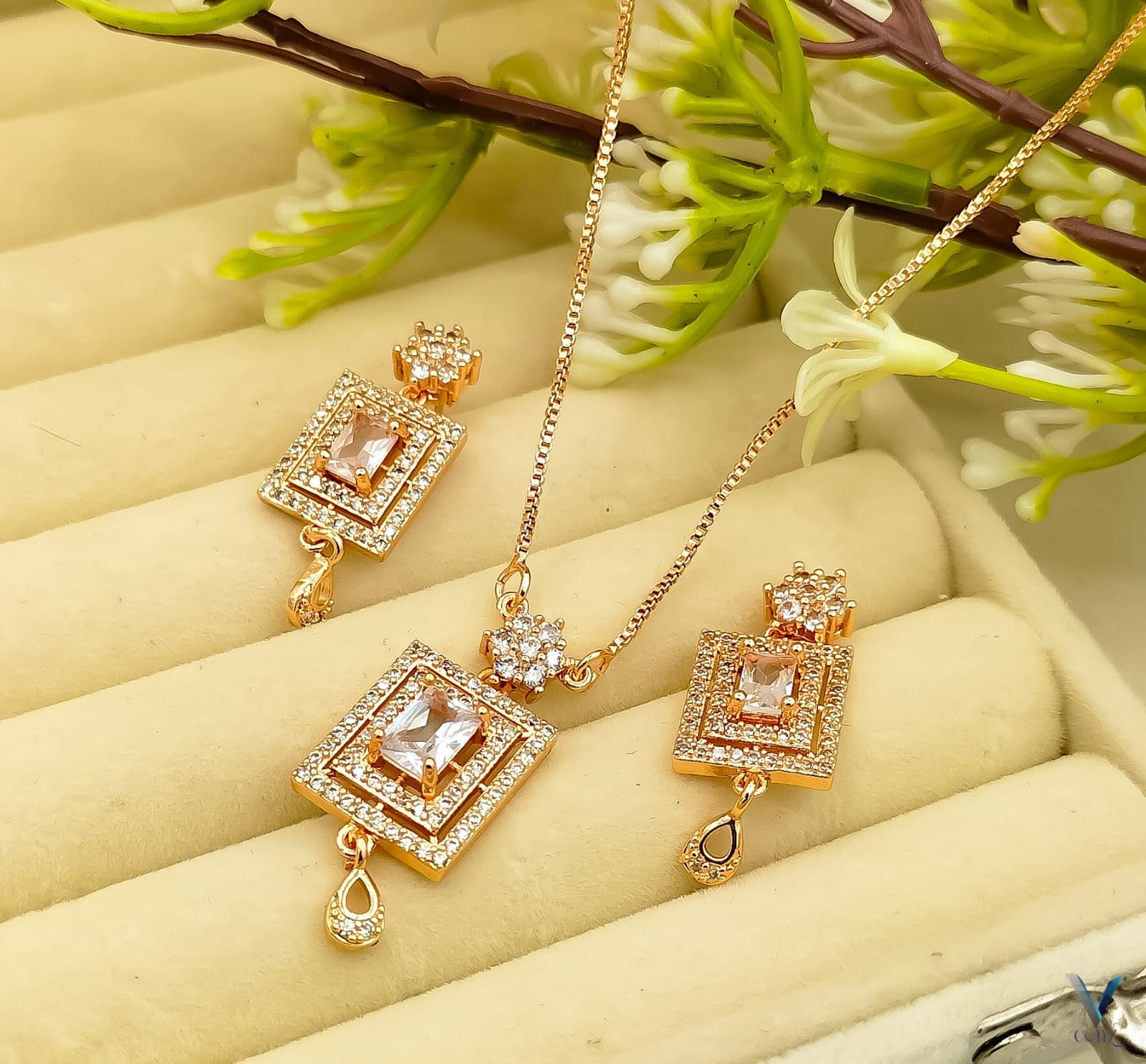 Fancy China Gold Plated Zarqoon Locket Set – Elegant Jewelry for Women