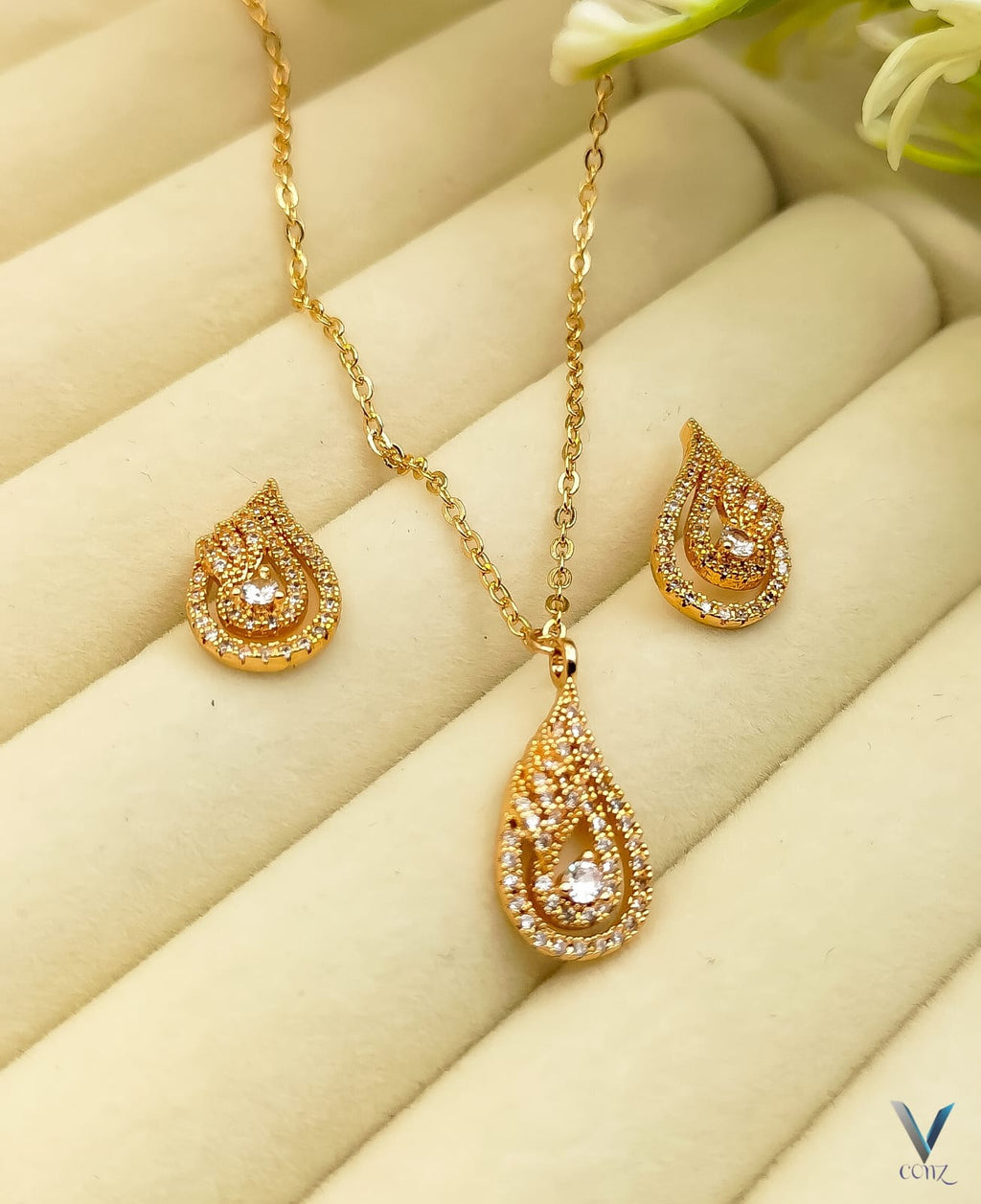 Fancy China Gold Plated Zarqoon Locket Set – Elegant Sparkle Edition