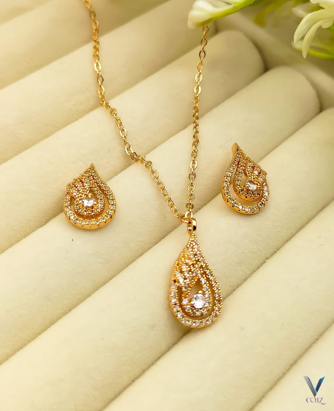 Fancy China Gold Plated Zarqoon Locket Set – Elegant Sparkle Edition