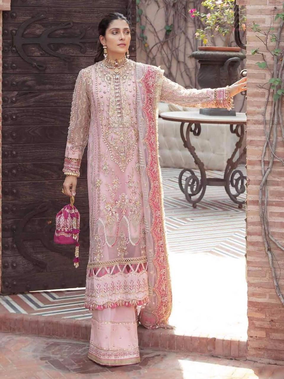 *ZUBEIDA FABRICS PRESENTING *

*MOST ICONIC ARTICLE OF 
BRAND*#GULAAL 
