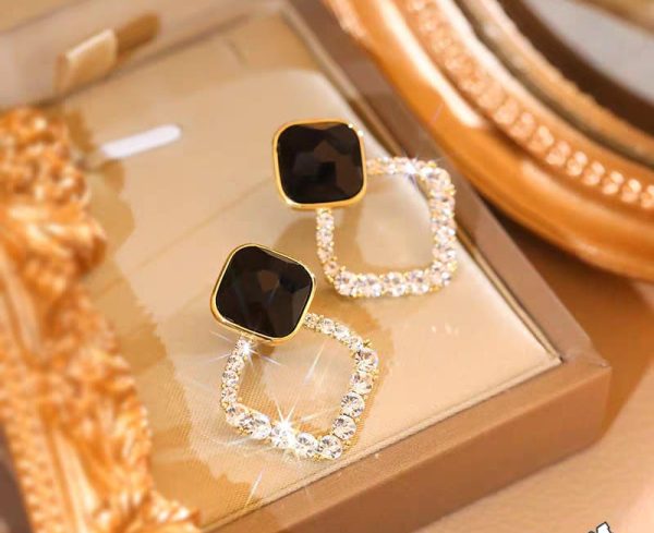 zircon-korean-black-shiny-earing-