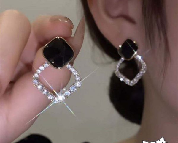 Black earrings 